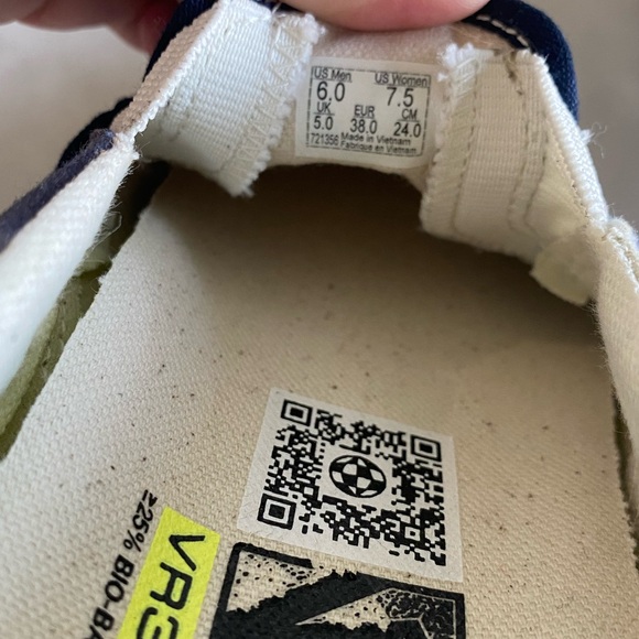 New! Vans
Slip-On VR3 "Cloud" sneakers size 6 men’s 7.5 women’s - Picture 4 of 6